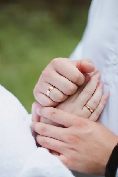 wedding ceremony, wedding rings on fingers