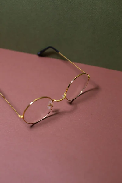 Brýle Tenkém Rámečku Prostém Pozadí — Stock fotografie