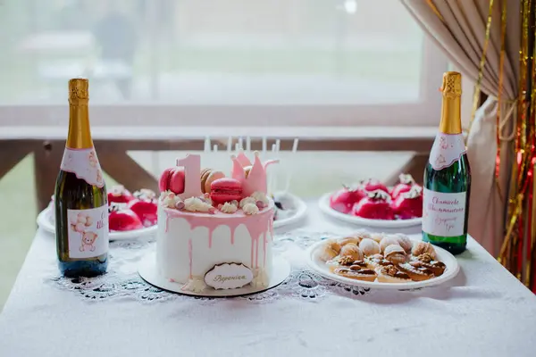 Festive Pink Cake Girl Birthday — Stock Photo, Image