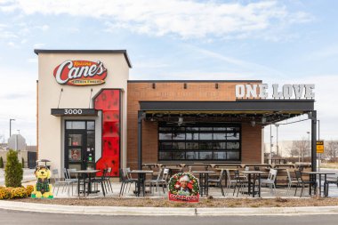 JOLIET, IL, ABD - 24 Kasım 2022: Raising Cane 's, Amerikan fast food restoran zinciri..
