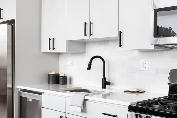 Beautiful White Kitchen Detail Shot Tiled Backsplash White Cabinets Stainless — Stock Photo, Image