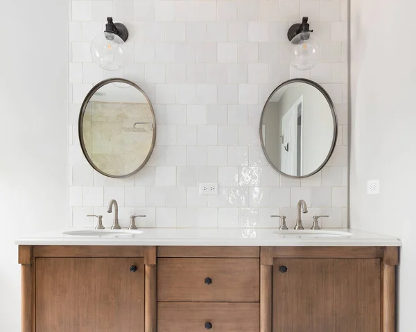 Cozy Bathroom Natural Wood Vanity Tiled Backsplash Lights Mounted Circular — Stock Photo, Image