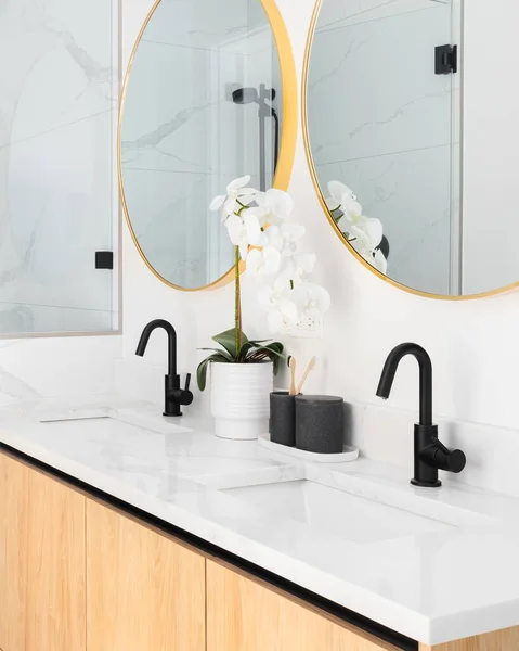 Beautiful Bathroom Sink Detail Wood Cabinet Marble Countertop Gold Circular — Foto de Stock
