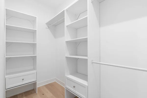 Closet Shelving White Walls Shelves Hardwood Flooring — Zdjęcie stockowe