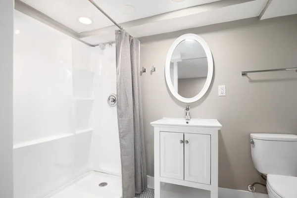 Bathroom Brown Walls White Cabinet White Shower Enclosure — Foto de Stock