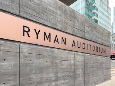 NASHVILLE, TN, ABD - 14 Mart 2023: The Ryman Auditorium, 1892 yılında inşa edilmiş ve Grand Ole Opry 'nin eski evi olan Nashville, TN' de bulunan dünyaca ünlü bir müzik mekanıdır..