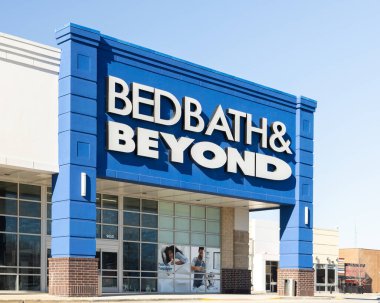 Chicago Ridge, IL, ABD - 13 Kasım 2023: Bed Bath and Beyond tuğla ve harç dükkanlarını kapatan ve sadece çevrimiçi satış yapan bir ev eşyaları mağazası.