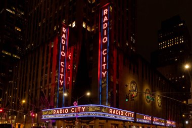 New York, New York, ABD - 11 Aralık 2023: Radio City Music Hall New York 'un Manhattan mahallesinde ve Rockefeller Center yakınlarında yer almaktadır..