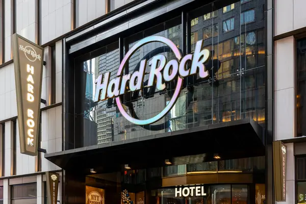 ニューヨーク ニューヨーク アメリカ 12月 2023 ニューヨークのハードロックホテルは ミッドタウンマンハッタンとシアター地区とラジオシティミュージックホールの間にある — ストック写真