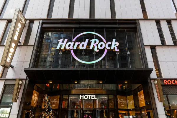 ニューヨーク ニューヨーク アメリカ 12月 2023 ニューヨークのハードロックホテルは ミッドタウンマンハッタンとシアター地区とラジオシティミュージックホールの間にある — ストック写真