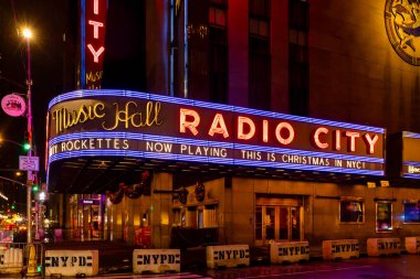 New York, New York, ABD - 11 Aralık 2023: Radio City Music Hall New York 'un Manhattan mahallesinde ve Rockefeller Center yakınlarında yer almaktadır..