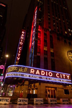 New York, New York, ABD - 11 Aralık 2023: Radio City Music Hall New York 'un Manhattan mahallesinde ve Rockefeller Center yakınlarında yer almaktadır..