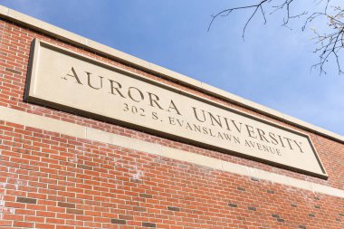 Aurora, IL, ABD - 9 Nisan 2024: Aurora Üniversitesi, Chicago 'nun banliyölerinde kurulmuş özel bir üniversitedir..