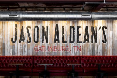 Gatlinburg, TN, ABD - 14 Nisan 2027: Jason Aldean 's Kitchen and Rooftop Bar, Gatlinburg şehir merkezindeki bir country müzik kulübü..