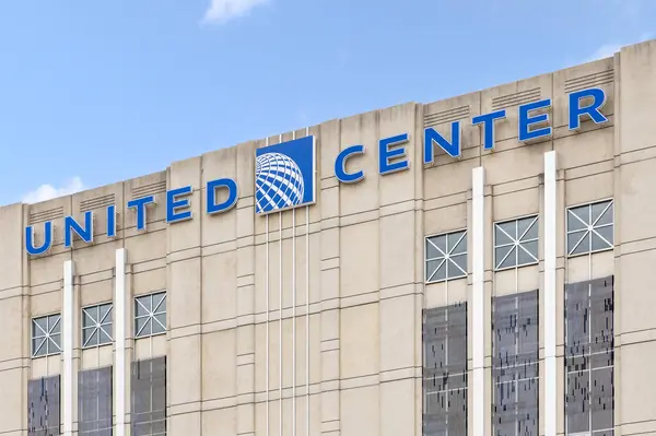 stock image Chicago, IL, USA - April 25, 2024: The United Center, opened in 1994, is the largest indoor entertainment venue in Chicago and home to the Chicago Blackhawks and Bulls.