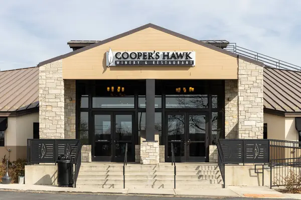 Arlington Heights Usa Februari 2024 Cooper Hawk Winery Restaurant Biedt Rechtenvrije Stockafbeeldingen