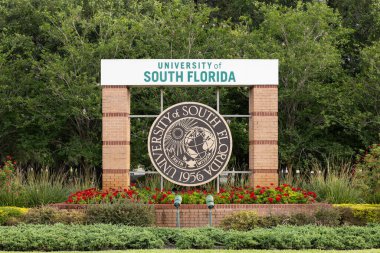Tampa, FL, ABD - 29 Mayıs 2024: Güney Florida Üniversitesi, Tampa, FL 'de bulunan bir devlet araştırma üniversitesidir. Maskotları Bulls..