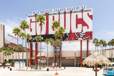 Tampa, FL, ABD - 29 Mayıs 2024: Raymond James Stadyumu Tampa Bay Buccaneers ve South Florida Üniversitesi NCAA futbol takımlarına ev sahipliği yapmaktadır..