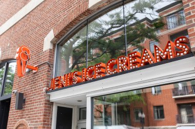 Chicago, IL, ABD - 4 Haziran 2024: Jeni 's Splendid Dondurma zinciri, tüm ülkede ve marketlerde fiziksel mağazaları olan bir dondurma zinciri..