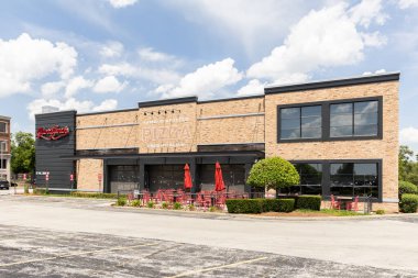 Oakbrook Terrace, IL, ABD - 17 Haziran 2024: Giordano 's Pizza, İtalyan pizza zinciri..