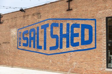 Chicago, IL, ABD - 4 Haziran 2024: The Salt Shed, eski adıyla Morton Salt 's eski fabrikası, Tuz Bölgesi içinde ve dışında yer alan bir müzik mekanı ve eğlence merkezidir..