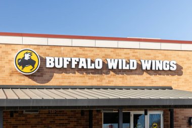 Chicago Ridge, IL, ABD - 13 Kasım 2024 Buffalo Wild Wings, dünyanın dört bir yanında yerleri olan bir Amerikan günlük yemek restoranı ve spor barı..