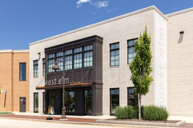Vernon Hills, IL, ABD - 26 Haziran 2024 - West Elm, Williams-Sonoma, Inc. 'nin sahip olduğu modern mobilya tasarımları ve diğer ev eşyaları..