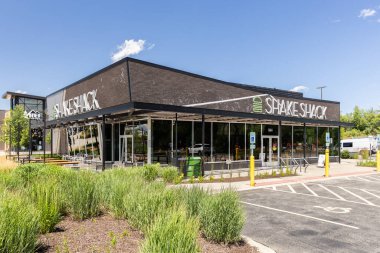 Vernon Hills, IL, ABD - 26 Haziran 2024 Shake Shack, ABD 'li günlük fast food restoran zinciri..