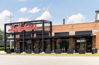 Oakbrook Terrace, IL, ABD - 17 Haziran 2024: Lou Malnati 's Pizza, İtalyan pizzacısıdır..
