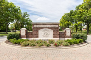 Romeoville, IL, ABD - 8 Temmuz 2024: Lewis Üniversitesi, Chicago 'nun banliyölerinde bulunan özel bir Lasallian üniversitesidir. Okulların da kendi havaalanı var..
