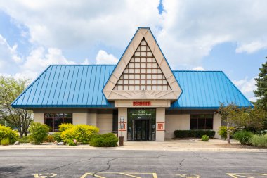 Schaumburg, IL, ABD - 13 Temmuz 2024: Benihana teppanyaki tabloları ile bilinen bir Japon restoran zinciri..