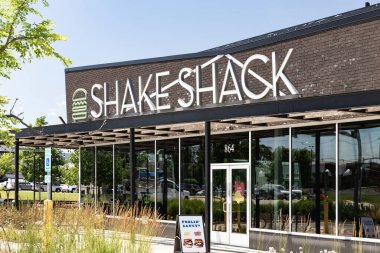 Vernon Hills, IL, ABD - 26 Haziran 2024 Shake Shack, ABD 'li günlük fast food restoran zinciri..