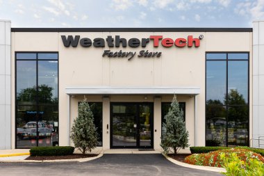 Bolingbrook, IL, ABD - 5 Ağustos 2024: WeatherTech yüksek kaliteli otomotiv koruma ürünleri üretiyor ve Amerika 'da üretilmekle övünüyor.