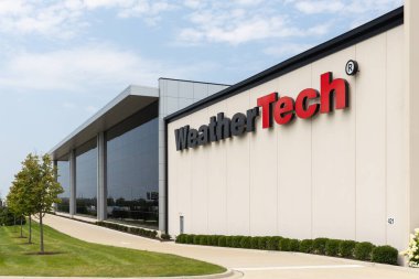 Bolingbrook, IL, ABD - 5 Ağustos 2024: WeatherTech yüksek kaliteli otomotiv koruma ürünleri üretiyor ve Amerika 'da üretilmekle övünüyor.