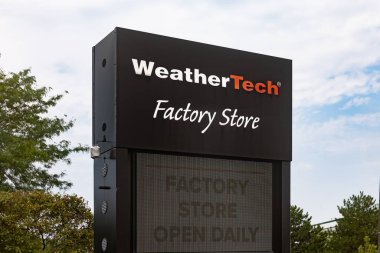 Bolingbrook, IL, ABD - 5 Ağustos 2024: WeatherTech yüksek kaliteli otomotiv koruma ürünleri üretiyor ve Amerika 'da üretilmekle övünüyor.