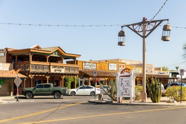 Scottsdale, AZ, ABD - 26 Ekim 2023: Old Town Scottsdale alışveriş, sanat galerileri, restoranlar, barlar ve kulüpleriyle ünlüdür..