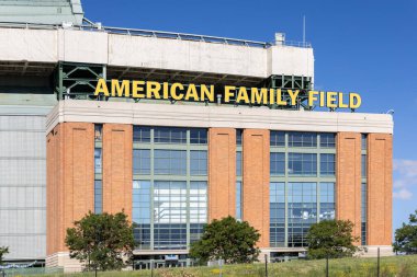Milwaukee, WI, ABD - 10 Ağustos 2024: American Family Field, Major League Baseball Ligi 'nden Milwaukee Brewers' ın evidir. Stadyum daha önce Miller Park olarak biliniyordu..