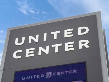 Chicago, IL, ABD - 25 Nisan 2024: Birleşik Merkez, 1994 'te açıldı, Chicago' nun en büyük kapalı eğlence mekanıdır ve Chicago Blackhawks ve Bulls 'un evidir..