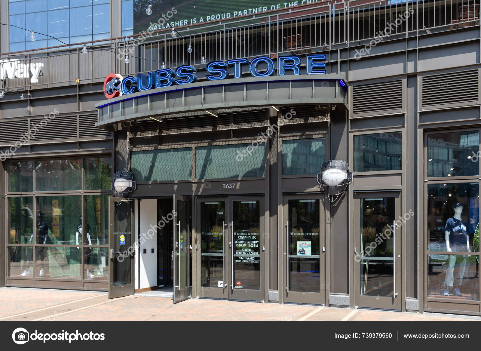 Chicago Usa August 2024 Chicago Cubs Store Gallagher Way Wrigley chicago-usa-august-2024-chicago-cubs-store-gallagher-way-wrigley