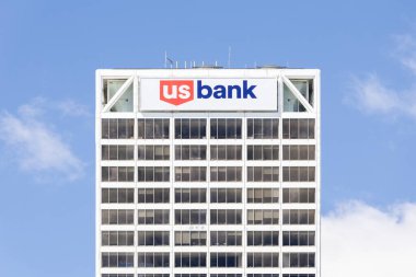 Milwaukee, WI, ABD - 10 Ağustos 2024: ABD Merkez Bankası Milwaukee 'de yer alan bir gökdelendir.. 