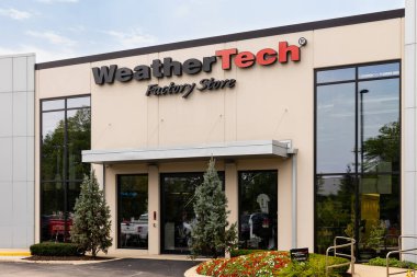Bolingbrook, IL, ABD - 5 Ağustos 2024: WeatherTech yüksek kaliteli otomotiv koruma ürünleri üretiyor ve Amerika 'da üretilmekle övünüyor.