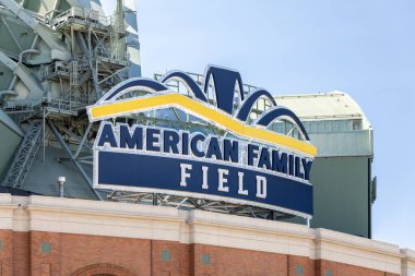 Milwaukee, WI, ABD - 10 Ağustos 2024: American Family Field, Major League Baseball Ligi 'nden Milwaukee Brewers' ın evidir. Stadyum daha önce Miller Park olarak biliniyordu..