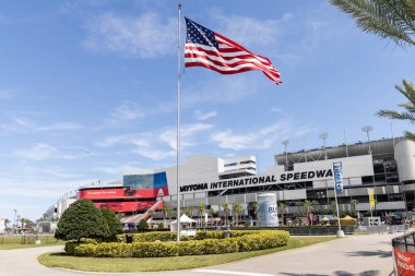 Daytona Sahili, FL, ABD - 24 Ağustos 2024: Daytona Uluslararası Yarış Pisti Daytona Sahili 'nde Daytona 500' ün yanı sıra diğer yarışlara ve eğlenceye ev sahipliği yapan bir yarış pisti..