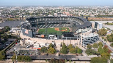 Chicago, IL, ABD - 13 Ağustos 2024: MLB 'nin Chicago White Sox' s Garanti Oranı Sahası 'nın hava görüntüsü. Beyzbol stadyumunda yıllardır birçok isim değiştirildi ama en çok Comisky olarak bilinir..