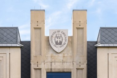 Chicago, IL, ABD - 13 Ağustos 2024: Chicago Üniversitesi, Chicago 'nun Hyde Park mahallesinde yer alan, kar amacı gütmeyen özel bir okuldur..