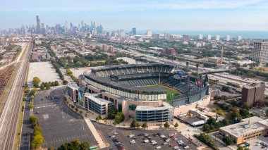 Chicago, IL, ABD - 13 Ağustos 2024: MLB 'nin Chicago White Sox' s Garanti Oranı Sahası 'nın hava görüntüsü. Beyzbol stadyumunda yıllardır birçok isim değiştirildi ama en çok Comisky olarak bilinir..