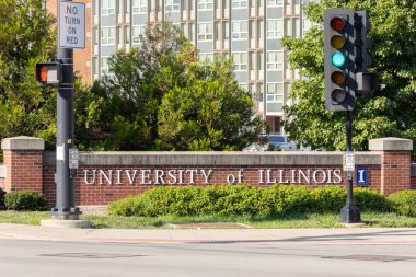 Champaign, IL, ABD - 18 Eylül 2024: Illinois Üniversitesi 1867 yılında kurulan bir devlet araştırma üniversitesidir..