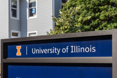 Champaign, IL, ABD - 18 Eylül 2024: Illinois Üniversitesi 1867 yılında kurulan bir devlet araştırma üniversitesidir..