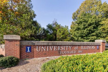 Champaign, IL, ABD - 18 Eylül 2024: Illinois Üniversitesi 1867 yılında kurulan bir devlet araştırma üniversitesidir..