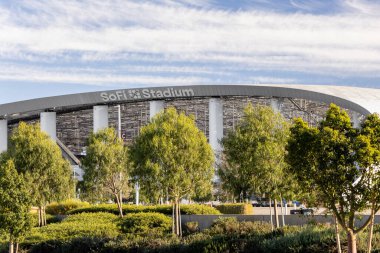 Inglewood, CA, USA - 14 Kasım 2024: Sofi Stadyumu NFL Los Angles Rams and Chargers 'a ev sahipliği yapmaktadır. Son teknoloji binası, Super Bowl ve Olimpiyatların geçmişteki ve gelecekteki yeri..